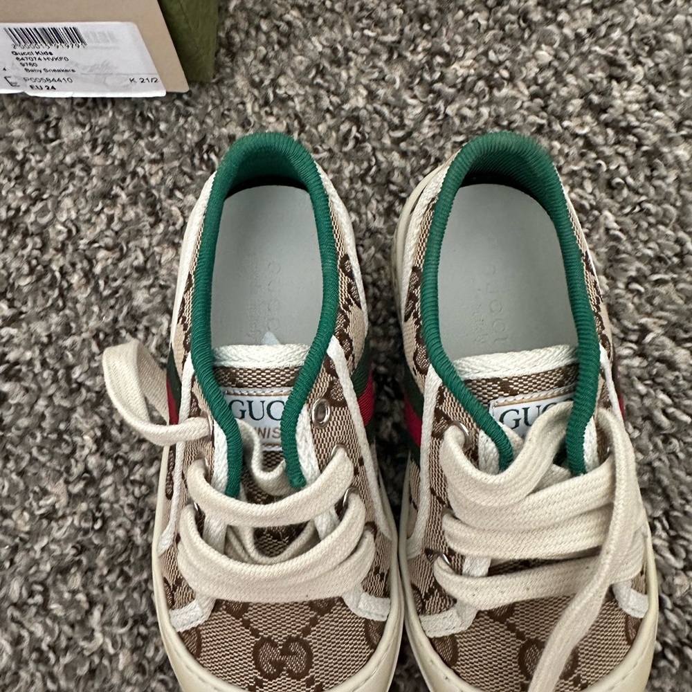 Gucci Kids Beige GG Canvas Sneakers with Green Trim and Red Stripe - Picture 8 of 11